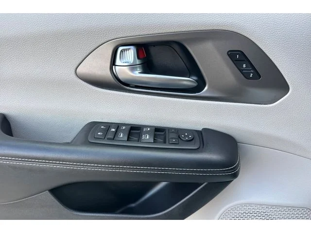 SEMINUEVOS CHRYSLER Pacifica at ELK GROVE in Elk Grove Buick GMC