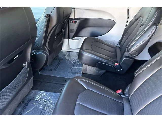 SEMINUEVOS CHRYSLER Pacifica at ELK GROVE in Elk Grove Buick GMC