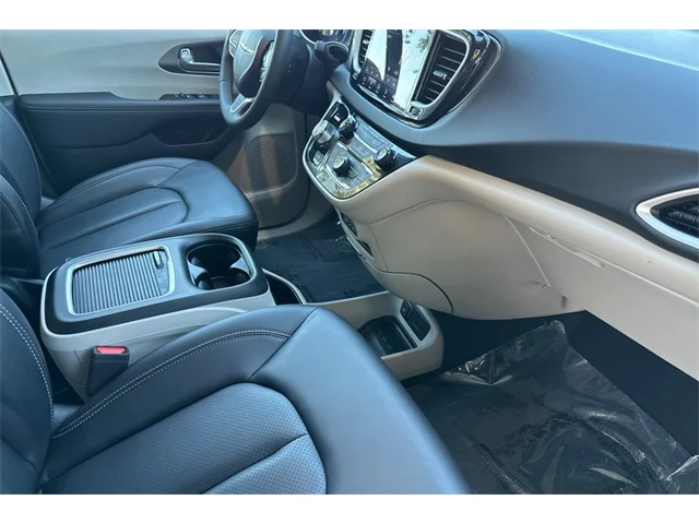 SEMINUEVOS CHRYSLER Pacifica at ELK GROVE in Elk Grove Buick GMC