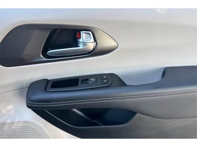 SEMINUEVOS CHRYSLER Pacifica at ELK GROVE in Elk Grove Buick GMC