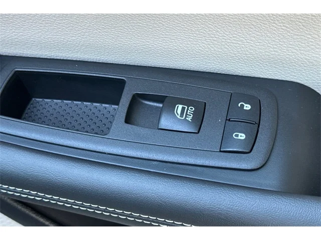 SEMINUEVOS CHRYSLER Pacifica at ELK GROVE in Elk Grove Buick GMC