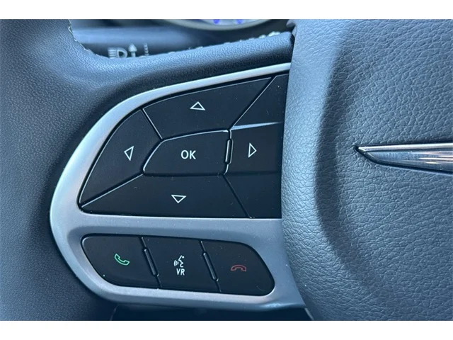 SEMINUEVOS CHRYSLER Pacifica at ELK GROVE in Elk Grove Buick GMC