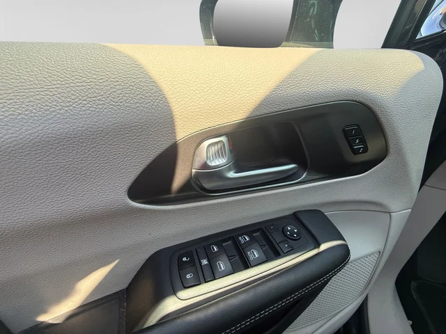 SEMINUEVOS CHRYSLER Pacifica a Estados en autogozo