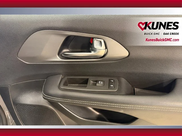 SEMINUEVOS CHRYSLER Pacifica a Estados en autogozo