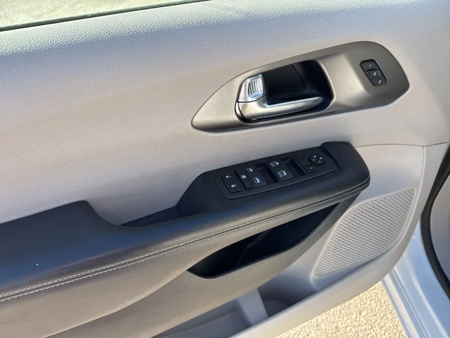 SEMINUEVOS CHRYSLER Pacifica a Estados en autogozo