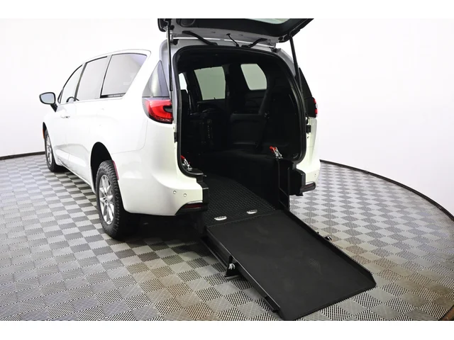 SEMINUEVOS CHRYSLER Pacifica a Estados en autogozo