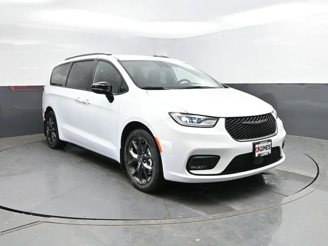 Nuevos CHRYSLER PACIFICA à Estados chez autogozo