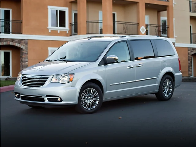 SEMINUEVOS CHRYSLER Town & Country a Estados en autogozo
