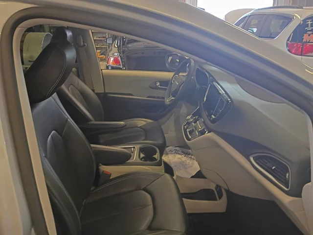 SEMINUEVOS CHRYSLER Pacifica a Estados en autogozo
