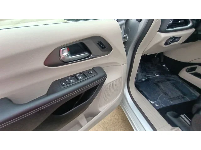 SEMINUEVOS CHRYSLER Pacifica a Estados en autogozo