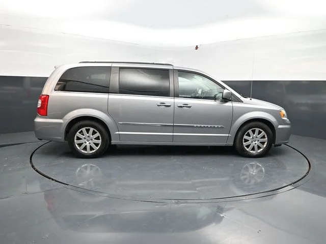 SEMINUEVOS CHRYSLER Town & Country a Estados en autogozo