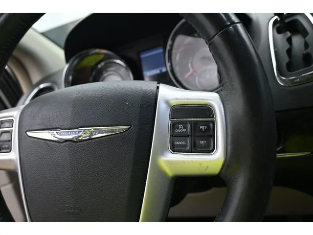 SEMINUEVOS CHRYSLER Town & Country a Estados en autogozo
