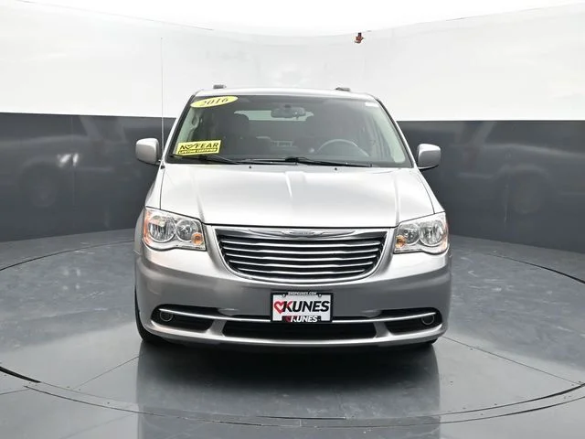 SEMINUEVOS CHRYSLER Town & Country a Estados en autogozo