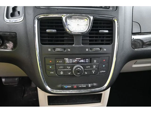 SEMINUEVOS CHRYSLER Town & Country a Estados en autogozo