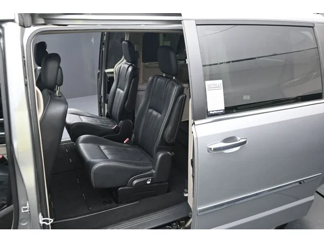 SEMINUEVOS CHRYSLER Town & Country a Estados en autogozo