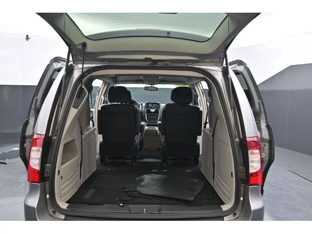 SEMINUEVOS CHRYSLER Town & Country a Estados en autogozo