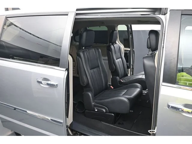SEMINUEVOS CHRYSLER Town & Country a Estados en autogozo