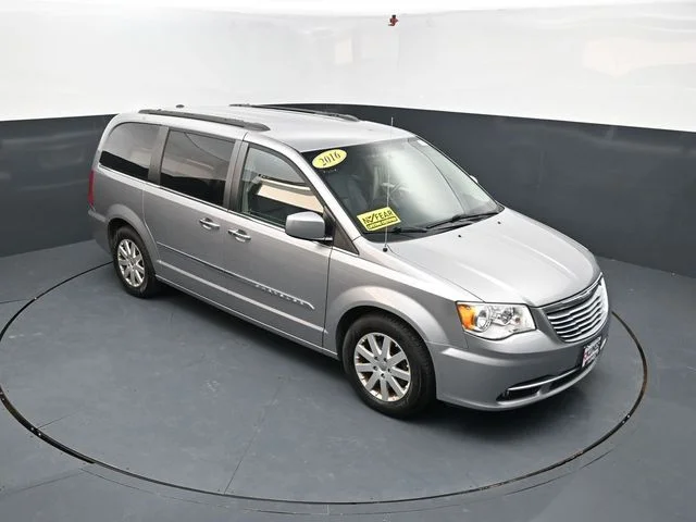 SEMINUEVOS CHRYSLER Town & Country a Estados en autogozo