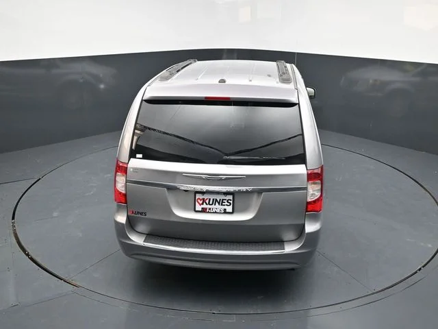 SEMINUEVOS CHRYSLER Town & Country a Estados en autogozo
