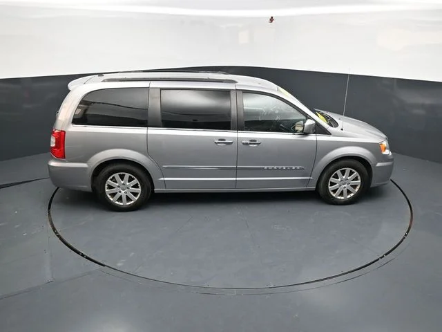 SEMINUEVOS CHRYSLER Town & Country a Estados en autogozo