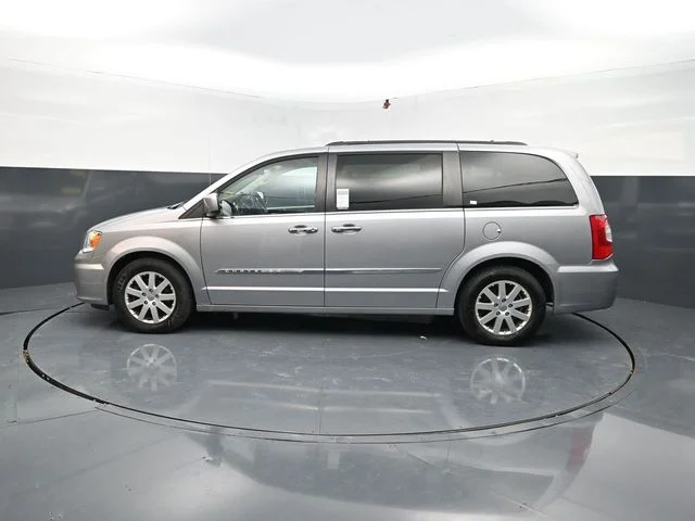 SEMINUEVOS CHRYSLER Town & Country a Estados en autogozo