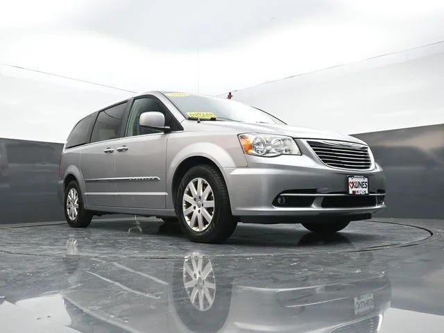 SEMINUEVOS CHRYSLER Town & Country a Estados en autogozo