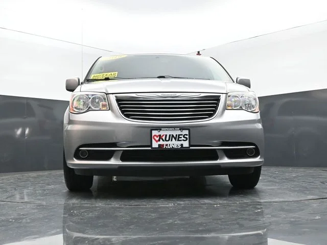 SEMINUEVOS CHRYSLER Town & Country a Estados en autogozo