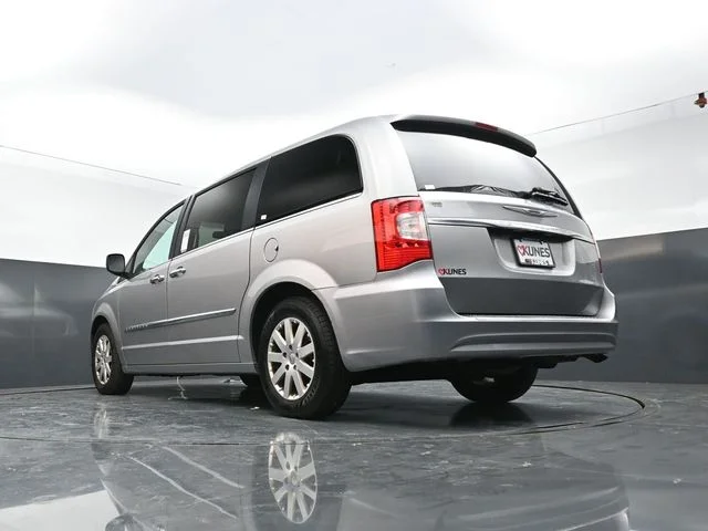 SEMINUEVOS CHRYSLER Town & Country a Estados en autogozo