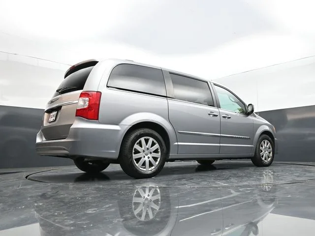SEMINUEVOS CHRYSLER Town & Country a Estados en autogozo
