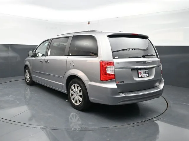 SEMINUEVOS CHRYSLER Town & Country a Estados en autogozo