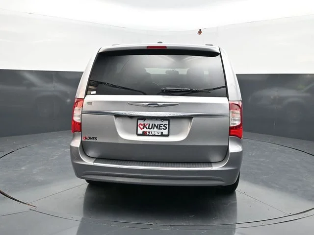 SEMINUEVOS CHRYSLER Town & Country a Estados en autogozo