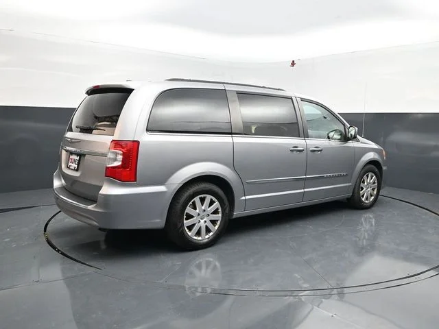 SEMINUEVOS CHRYSLER Town & Country a Estados en autogozo