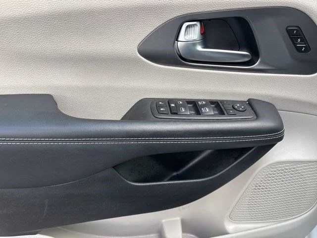 SEMINUEVOS CHRYSLER Pacifica a Estados en autogozo