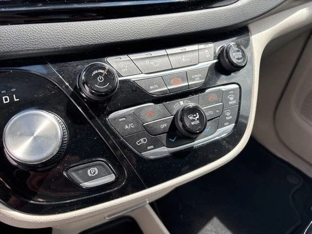 SEMINUEVOS CHRYSLER Pacifica a Estados en autogozo