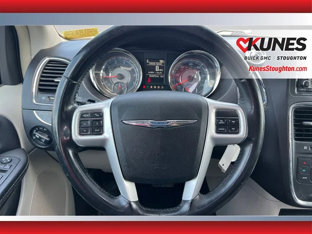 SEMINUEVOS CHRYSLER Town & Country a Estados en autogozo
