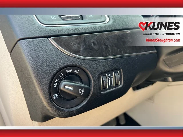 SEMINUEVOS CHRYSLER Town & Country a Estados en autogozo
