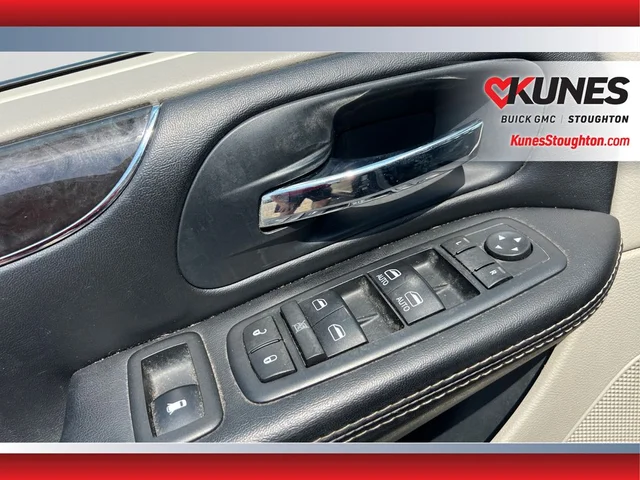 SEMINUEVOS CHRYSLER Town & Country a Estados en autogozo
