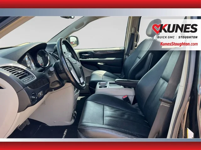 SEMINUEVOS CHRYSLER Town & Country a Estados en autogozo