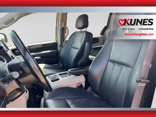 SEMINUEVOS CHRYSLER Town & Country a Estados en autogozo
