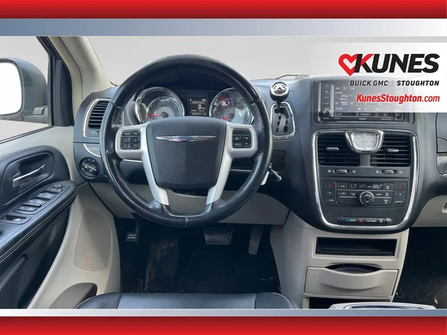 SEMINUEVOS CHRYSLER Town & Country a Estados en autogozo