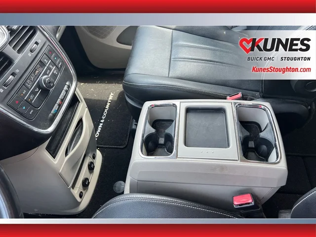SEMINUEVOS CHRYSLER Town & Country a Estados en autogozo