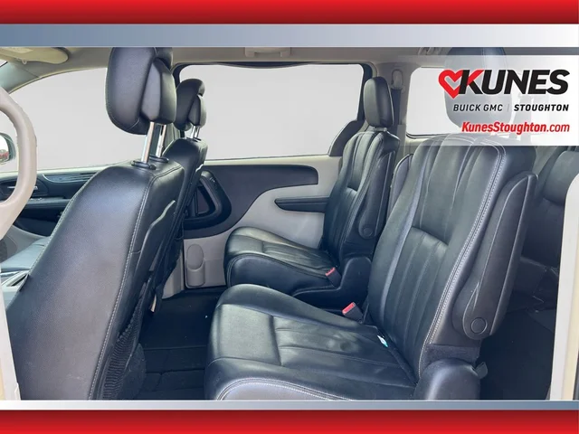 SEMINUEVOS CHRYSLER Town & Country a Estados en autogozo