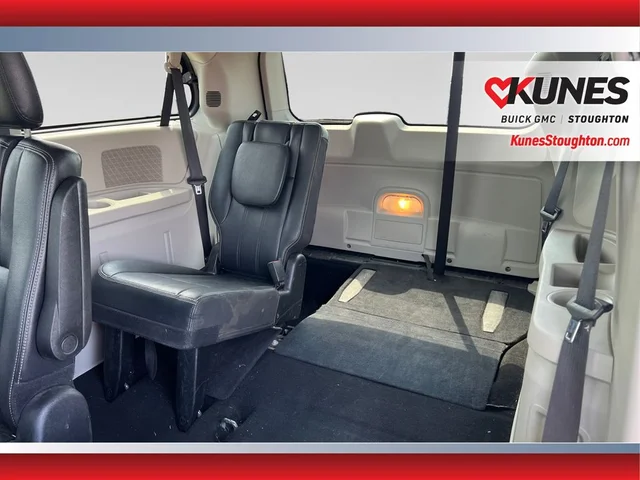 SEMINUEVOS CHRYSLER Town & Country a Estados en autogozo