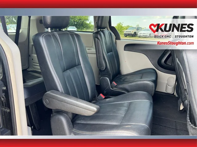 SEMINUEVOS CHRYSLER Town & Country a Estados en autogozo