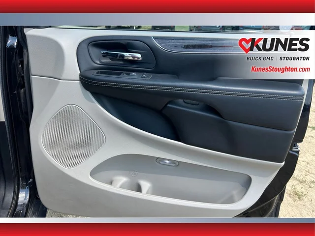 SEMINUEVOS CHRYSLER Town & Country a Estados en autogozo