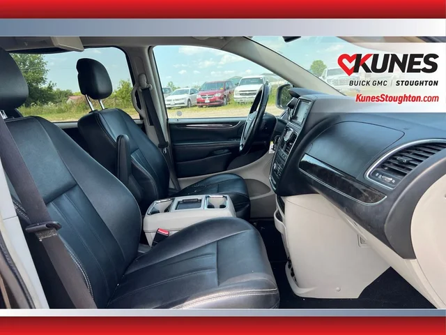 SEMINUEVOS CHRYSLER Town & Country a Estados en autogozo