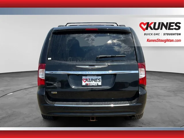SEMINUEVOS CHRYSLER Town & Country a Estados en autogozo