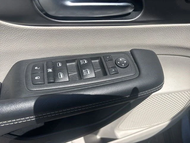SEMINUEVOS CHRYSLER Pacifica a Estados en autogozo
