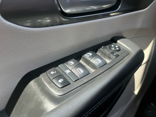 SEMINUEVOS CHRYSLER Pacifica a Estados en autogozo