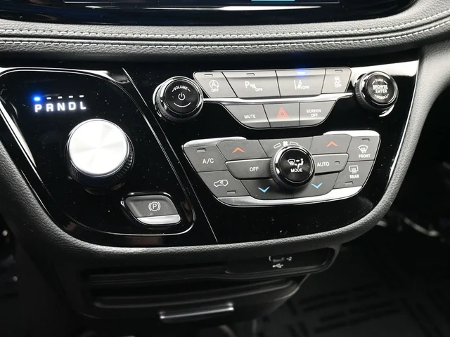 Nuevos CHRYSLER PACIFICA à Estados chez autogozo